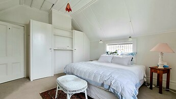 Timeless Heritage Grey Lynn 2BR Beauty