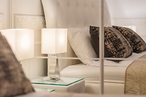 Music Academy Bedroom Suite Café Vian Apartman Kft