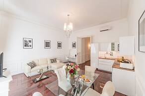 Music Academy Bedroom Suite Café Vian Apartman Kft