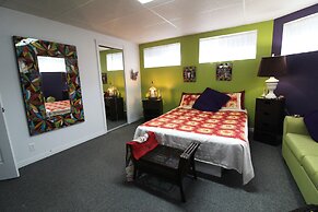 Room in Guest Room - Gandhi Very Large Room Decorated in Indian Style,