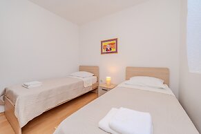 Apartment by the sea and With Beautiful View, 2 Bedrooms, 4 Persons