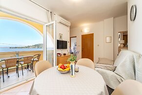 Apartment by the sea and With Beautiful View, 2 Bedrooms, 4 Persons