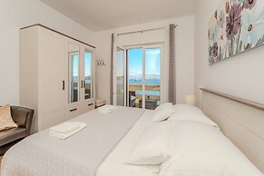 Apartment by the sea and With Beautiful View, 2 Bedrooms, 4 Persons