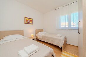 Apartment by the sea and With Beautiful View, 2 Bedrooms, 4 Persons