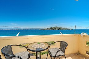 Apartment for 4 Persons, by the sea and With Beautiful View