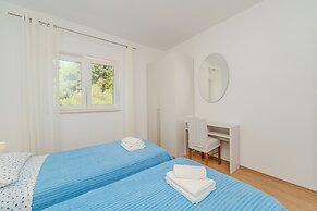 Apartment for 4 Persons, by the sea and With Beautiful View