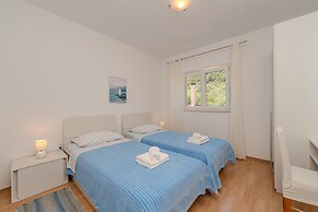 Apartment for 4 Persons, by the sea and With Beautiful View