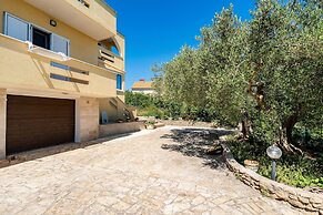 Apartment for 4 Persons, by the sea and With Beautiful View