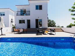 Sanders White Mountains - Modern Villa With Pool