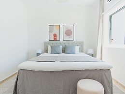 Sanders White Mountains - Modern Villa With Pool