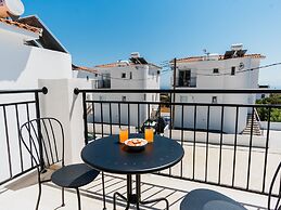 Sanders White Mountains - Modern Villa With Pool