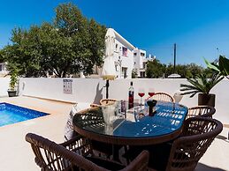 Sanders White Mountains - Modern Villa With Pool