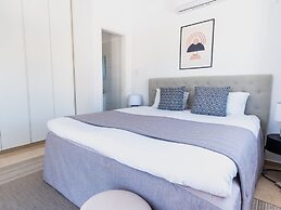 Sanders White Mountains - Modern Villa With Pool