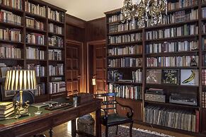 The Magnolia - Sophisticated Residence