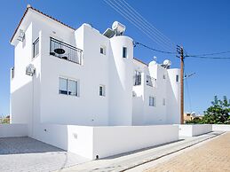 Sanders White Mountains - Nice Villa With Pool