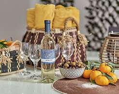 Sanders White Mountains - Nice Villa With Pool