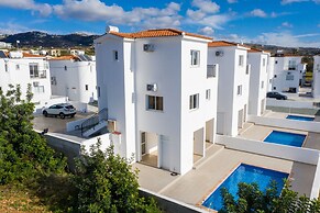 Sanders White Mountains - Nice Villa With Pool