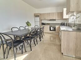 Sanders White Mountains - Nice Villa With Pool