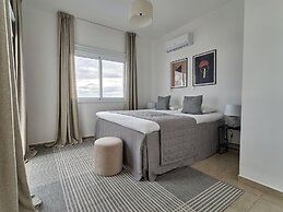 Sanders White Mountains - Nice Villa With Pool