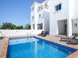 Sanders White Mountains - Nice Villa With Pool