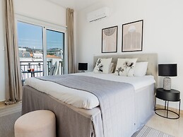 Sanders White Mountains - Pleasant Villa With Pool