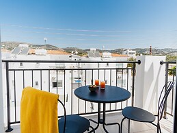 Sanders White Mountains - Pleasant Villa With Pool