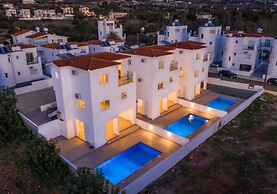 Sanders White Mountains - Pleasant Villa With Pool