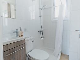 Sanders White Mountains - Pleasant Villa With Pool