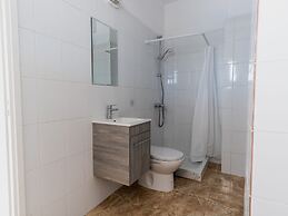 Sanders White Mountains - Pleasant Villa With Pool