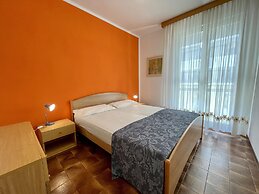 Flat With Terrace Overlooking the Pool