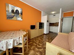 Flat With Terrace Overlooking the Pool