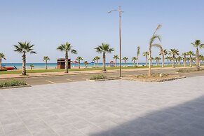 1relax in a Fully Equipped Beachfront Chalet