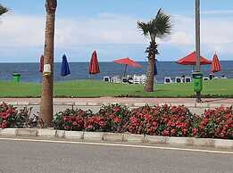 1relax in a Fully Equipped Beachfront Chalet