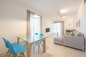 Adelos Maisonette Near Vouliagmeni Beach