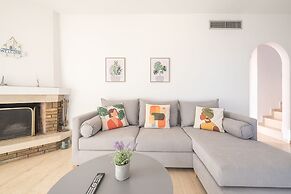 Adelos Maisonette Near Vouliagmeni Beach