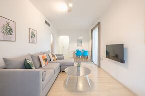 Adelos Maisonette Near Vouliagmeni Beach