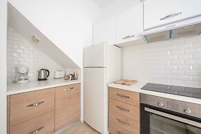 Adelos Maisonette Near Vouliagmeni Beach