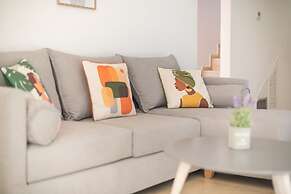 Adelos Maisonette Near Vouliagmeni Beach