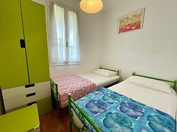 Spacious House for 6 With Pool and Garden