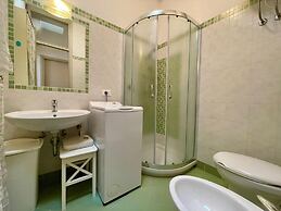 Spacious House for 6 With Pool and Garden