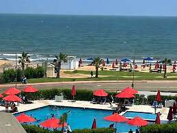Tasteful Seaside Suite