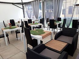 B b Oasis Passion Fiera - Triple Room With Wifi and Ac, External Bathr