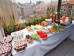 RENOVA OLD CiTY HOTEL