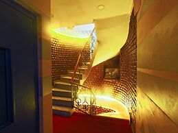 RENOVA OLD CiTY HOTEL