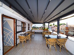 RENOVA OLD CiTY HOTEL