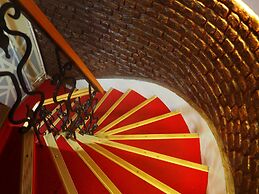 RENOVA OLD CiTY HOTEL