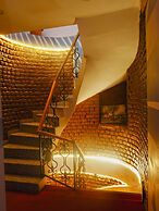 RENOVA OLD CiTY HOTEL