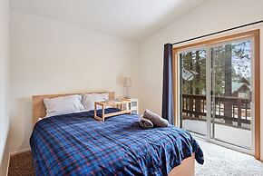 Truckee Pines Retreat Game Room & Forest Views