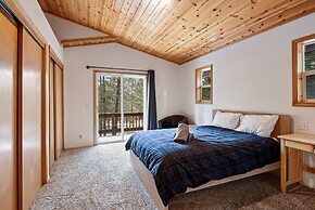 Truckee Pines Retreat Game Room & Forest Views