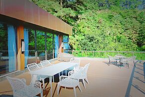Howard Johnson By Wyndham Lake Serenity Hotel Neijiang